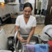 Mujeres dedican 28 horas semanales al hogar y hombres solo 6