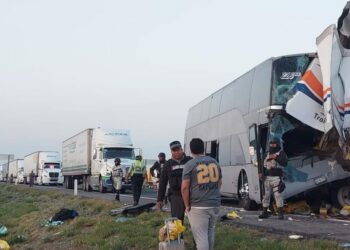 Autobús de migrantes se accidenta en la carretera a Matehuala