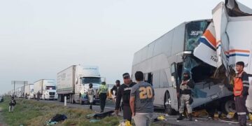 Autobús de migrantes se accidenta en la carretera a Matehuala