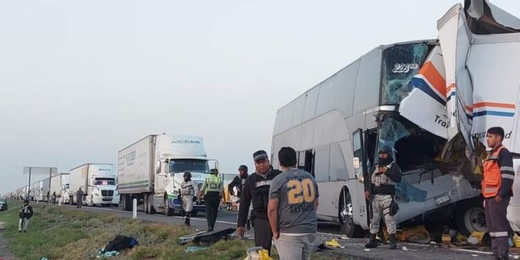 Autobús de migrantes se accidenta en la carretera a Matehuala
