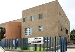 Estidiantes liberan Facultad de Psicología