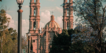 Jueves parcialmente nublado en la capital potosina