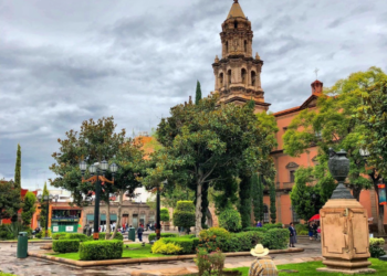 Domingo parcialmente nublado en SLP
