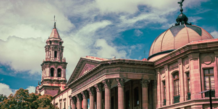 Lunes parcialmente nublado en la capital potosina