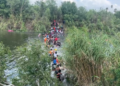 Más de un centenar de migrantes cruzan el Río Bravo en pleno día para llegar a EE UU