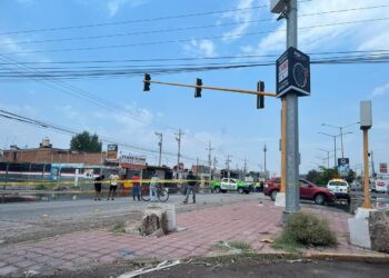Solendenses bloquean la carretera a Rioverde por colapso de drenajes
