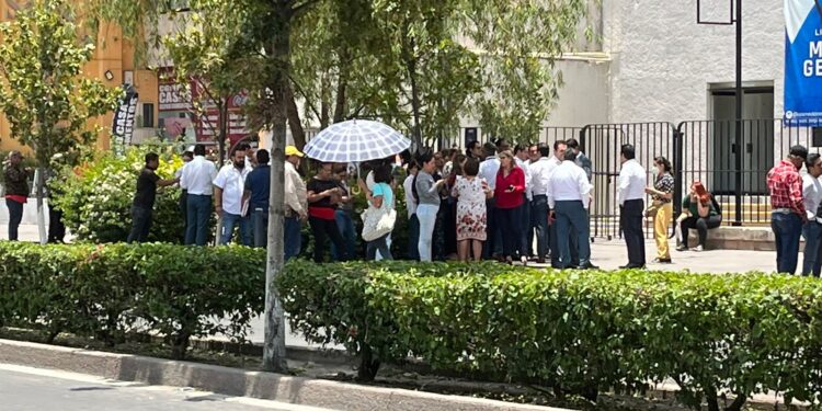 Evacuan edificios en Carranza por sismo SLP