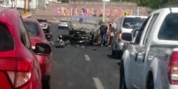 Registran volcadura de un auto en Salvador Nava