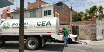 Gobierno Estatal responde a las familias con distribución de agua gratuita
