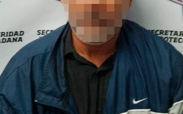 Sujeto acusado de acoso sexual es detenido por oficiales de la Guardia Municipal