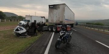 Por accidente en la carretera 57, cierran parcialmente la vialidad; reportan a una persona sin vida