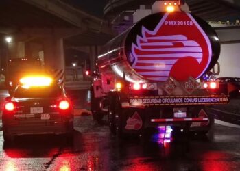 Ciclista muere arrollado por una pipa de combustible