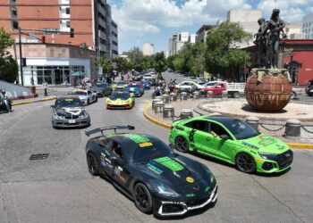 Más de 100 autos de alta gama recorren San Luis Capital en el Bash Road Tour; Alcalde Enrique Galindo da banderazo de salida