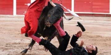 VIDEOS: Adame y El Cejas sufren cornadas en la Feria de San Marcos