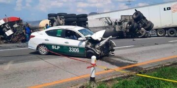 Accidente en carretera 57 deja 2 muertos