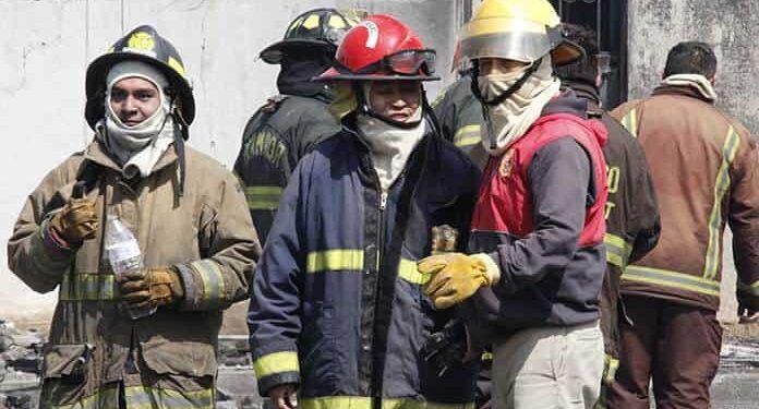 Bomberos perdieron un tercio del personal