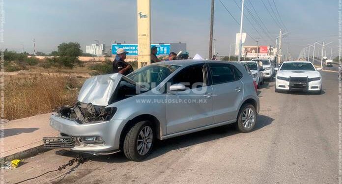 Solo daños en choque por alcance de cuatro vehículos en Periférico Norte