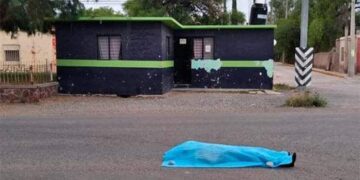 Balean base policial y tiran un cadáver en Moctezuma