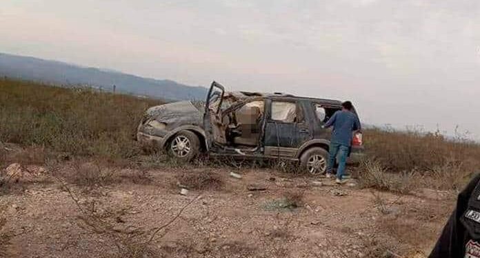 Dos muertos, deja volcadura en Matehuala