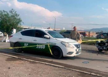 En pleito vial matan a taxista