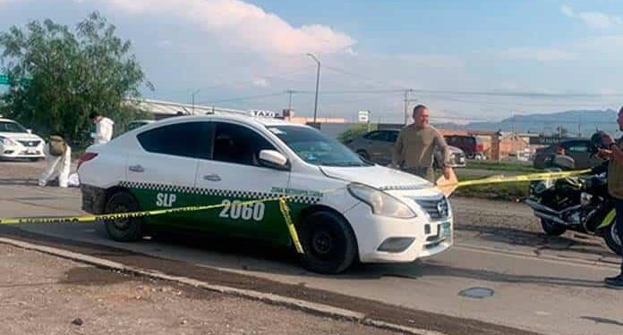 En pleito vial matan a taxista