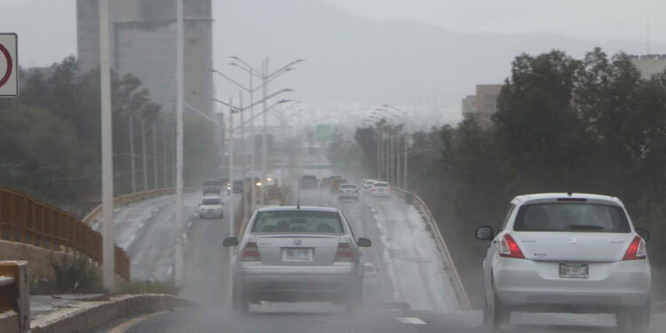 Domingo nublado con tormentas de truenos dispersas en SLP