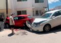 Fuerte choque en colonia El Paseo; ocupantes, ilesos