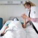 Mujeres tienen más probabilidades de morir tras infarto que hombres según un estudio