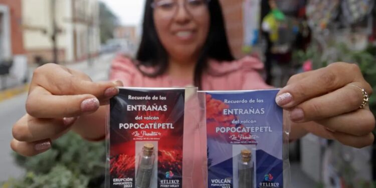 Venden ceniza del Popo como recuerdo de Puebla