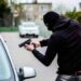Violentos robos de autos, en centros comerciales