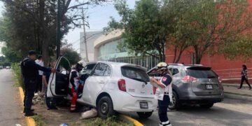 Aparatoso choque en Zenón Fernández