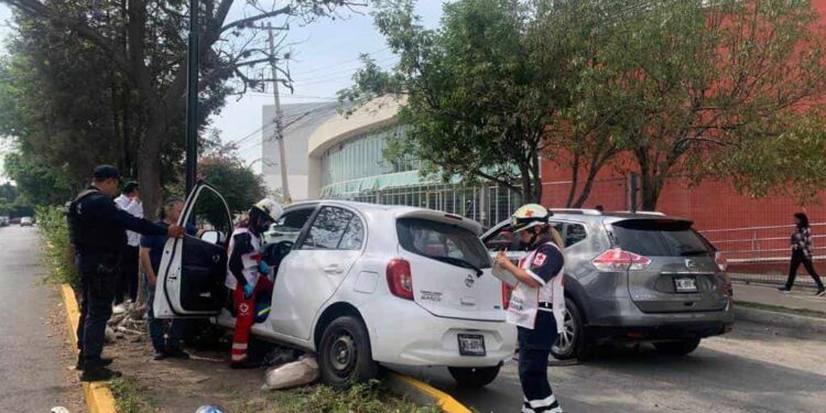 Aparatoso choque en Zenón Fernández