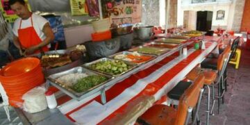 ¡Ni te lo imaginas! Gasto en comida callejera alcanza para llenar 2 veces la despensa