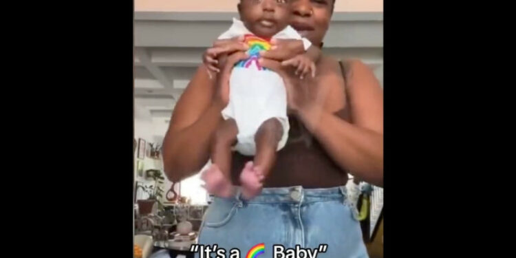 VIDEO: Mujer desata criticas en Ti Tok por pedirle a su bebé que crezca gay