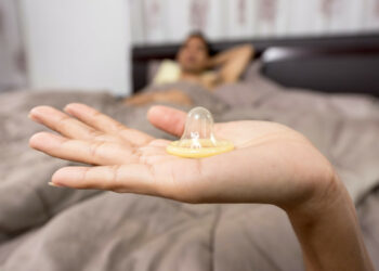 ¿Qué es el “stealthing”, abuso por el que es señalado el actor Tenoch Huerta?