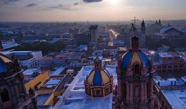 Viernes con tormentas dispersas en la capital potosina