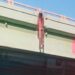 Cuelgan cuerpo desnudo en puente de Ciudad Satélite