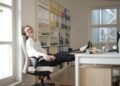 ¿Trabajas en home office? Tu jefe deberá darte silla ‘gamer’ y pagarte luz e internet