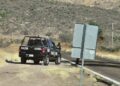VIDEO: Exhiben a agente que cobra “derecho de paso” a colombianos en Chihuahua
