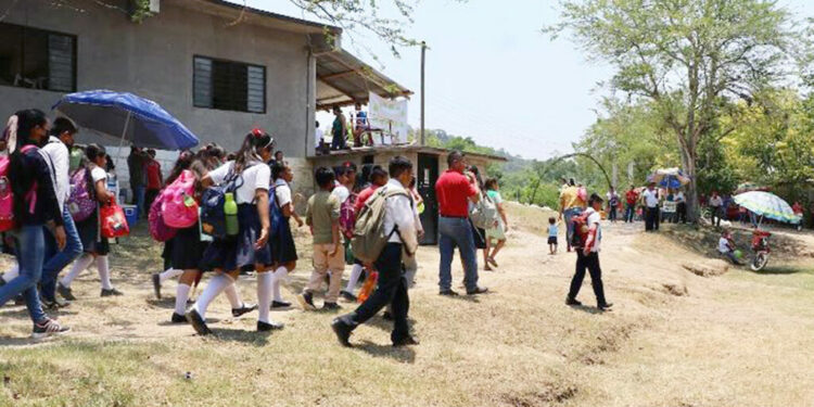 La Huasteca concluirá el ciclo escolar en línea para evitar riesgo por las altas temperaturas: Ricardo Gallardo