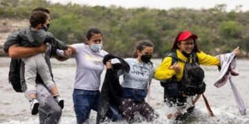 La trampa de la desinformación: el negocio de engañar a los migrantes