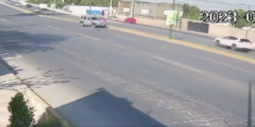 VIDEO: Ciclista imprudente provocó fuerte choque de una camioneta en Matehuala