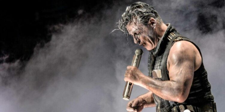 Actriz alemana denuncia que hay cientos de niñas afectadas por red de abuso vinculada a Rammstein