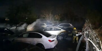¡Eran BMW! Queman agencia de autos en Culiacán