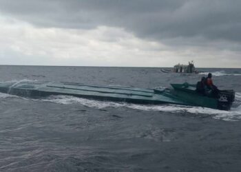 VIDEO: ¡Pescan droga en el mar! Marina asegura un “narcosubmarino” con cocaína