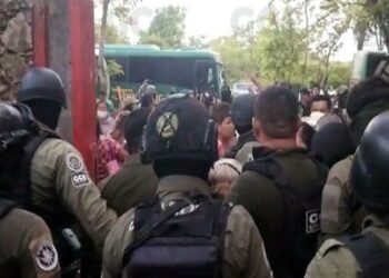 Ejecutan cinco órdenes de aprehensión en desalojo de tierras en la Huasteca