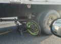 Motociclista muere arrollado por un camión de volteo