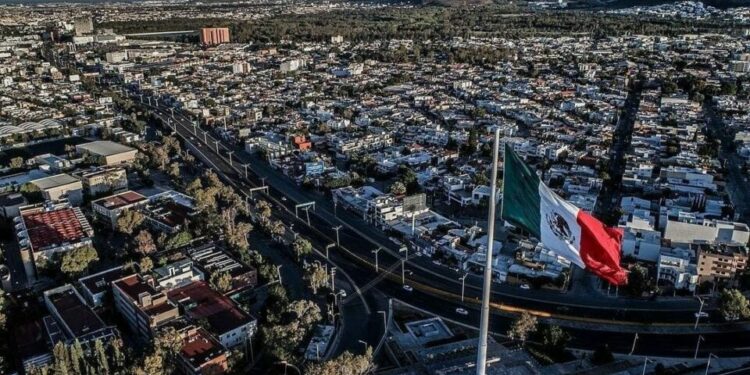Jueves mayormente soleado con altas temperaturas en SLP