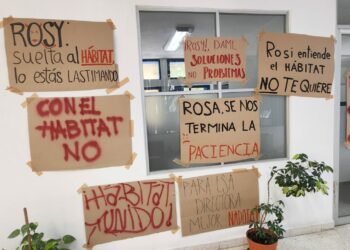 Estudiantes de la Facultad del Hábitat exigen renuncia de la directora