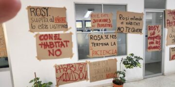 Estudiantes de la Facultad del Hábitat exigen renuncia de la directora